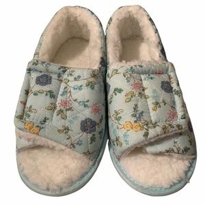 Comfy Quilted Slippers Size Small NWOT